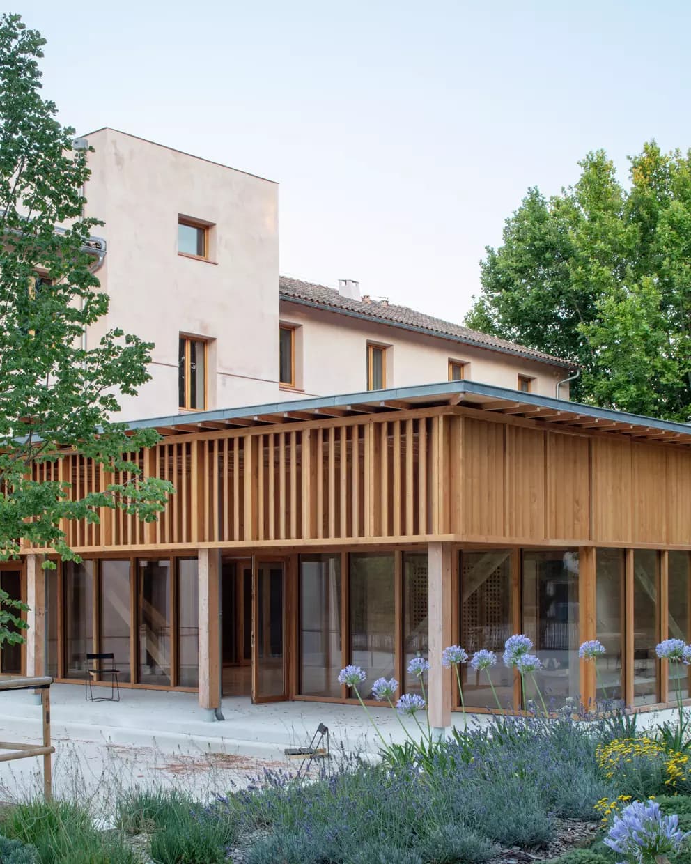 Transformation Clinique PAOLI Arles en 39 logements éco-responsables avec matériaux biosourcés - AMO Frédéric KRAWCZYK