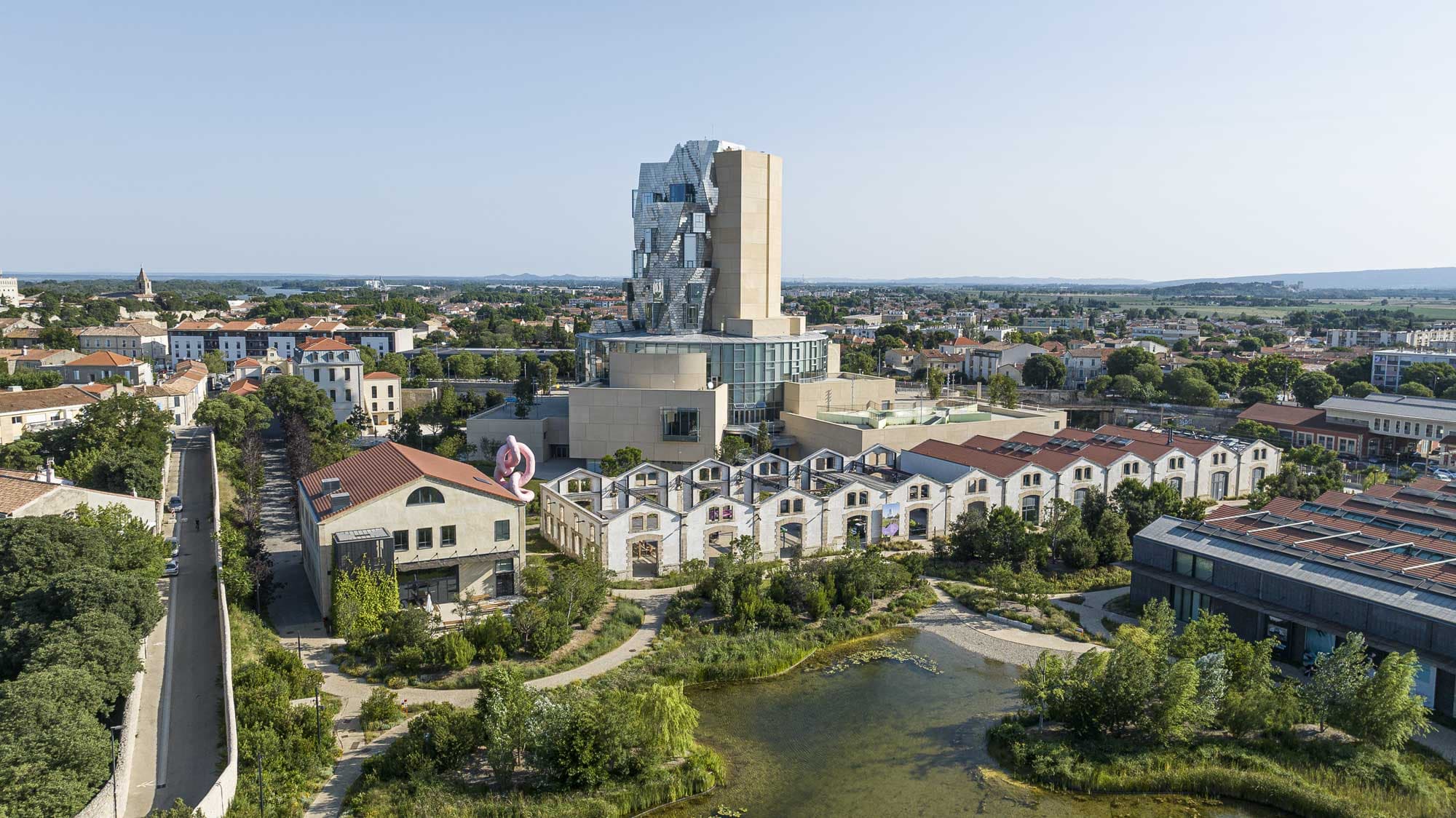 Fondation LUMA Arles - Transformation des anciens bâtiments SNCF en espaces d'exposition par Annabelle Selldorf - Direction Frédéric KRAWCZYK